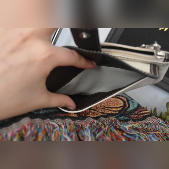 COACH Soho Wallet / Wristlet Cream/White and Brown VINTAGE! - Picture 4 of 5